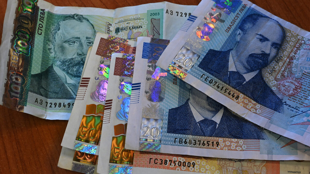 Фалшивите банкноти от по 50 и 100 лв. представляват над 95% от всички регистрирани от Българската народна банка неистински банкноти