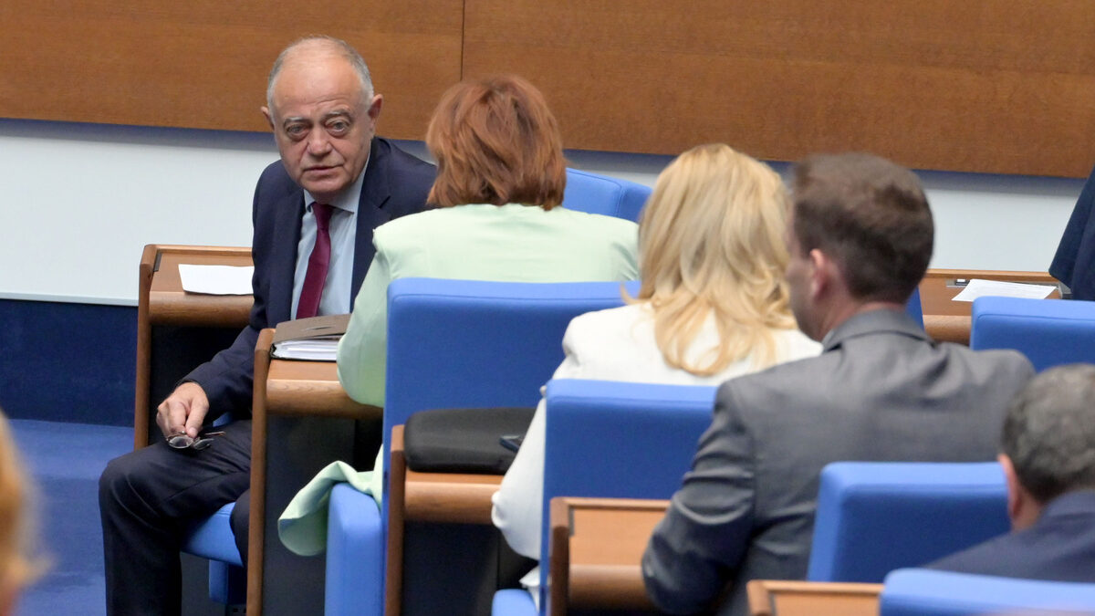 Заседание на 51 народно събрание, парламент Атанас Атанасов