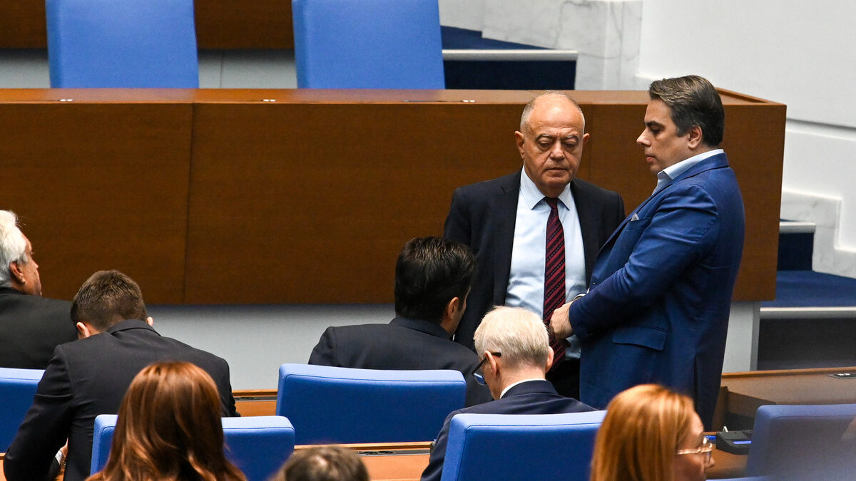 Коалиция под напрежение: "Продължаваме промяната - Демократична България" ще решава как и дали да се запази Коалиция под напрежение: "Продължаваме промяната - Демократична България" ще решава как и дали да се запази