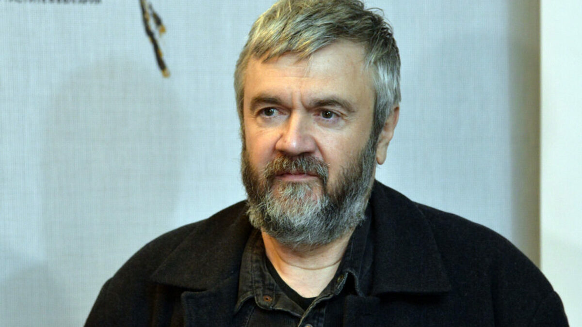 Цитат на деня: Тръгнало е някакво гигантско свлачище - лепкаво, с дразнещо бавна скорост