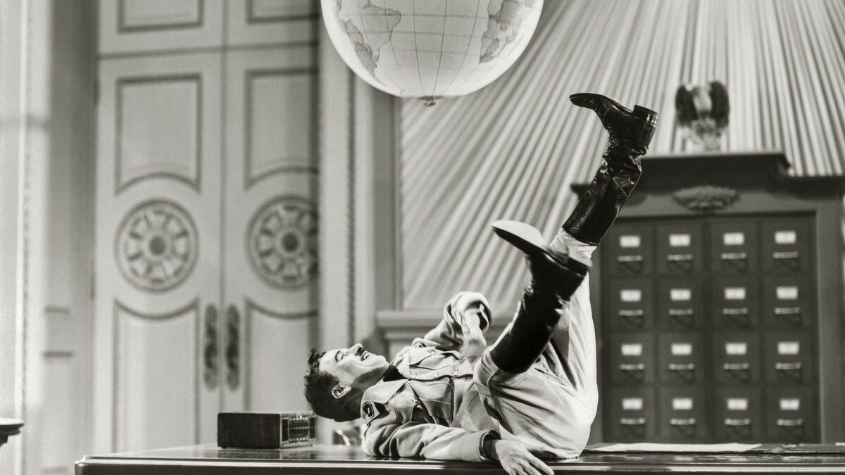Чарли Чаплин във филма "Великият диктатор" (1940)