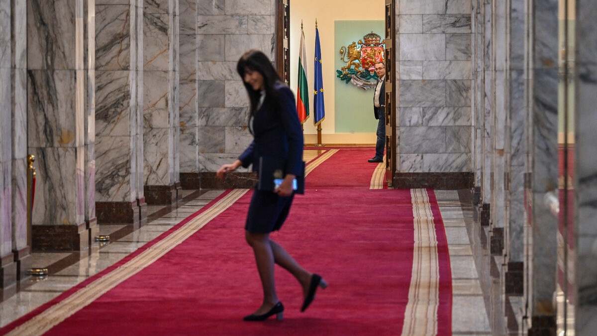 Стъкленият таван в политиката: готова ли е България за жена президент
