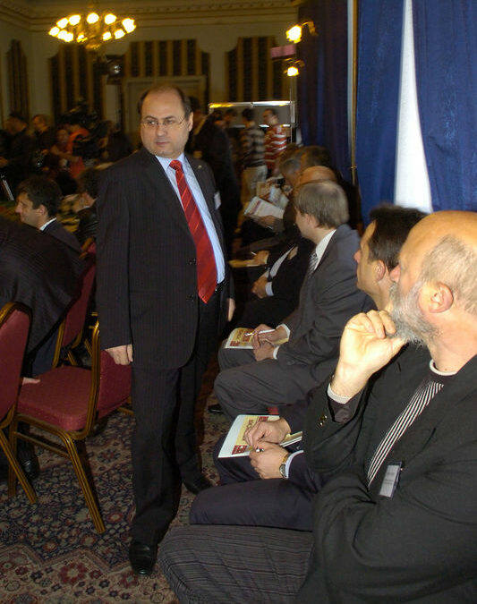 <em>Евтим Костадинов</em> <em>Евтим Костадинов</em>