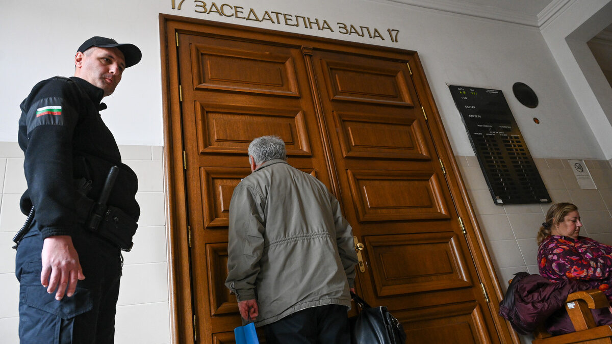 Прокуратурата във Велико Търново разследва случая с падналия от балкон мъж в Свищов Прокуратурата във Велико Търново разследва случая с падналия от балкон мъж в Свищов
