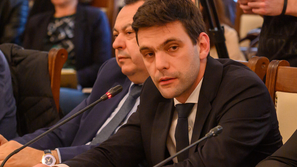 Временната анкетна комисия за разследва дейността на убития в последния ден на януари Мартин Божанов - Нотариуса. Никола Минчев