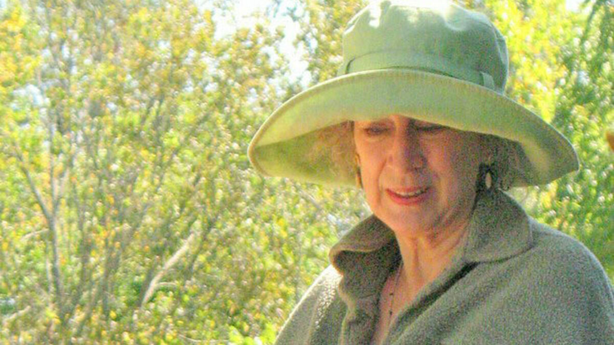 Маргарет Атууд отговори със сатиричен миниразказ на забрана на нейна книга