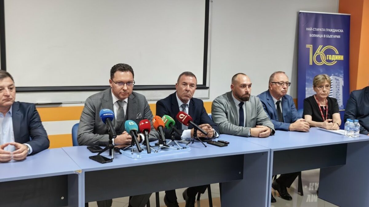 Кадър от брифинга на вътрешния министър Даниел Митов, главния секретар на МВР Мирослав Рашков, представители на прокуратурата и др.