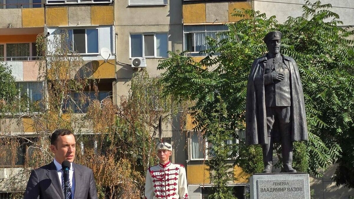 Паметник на ген. Владимир Вазов бе открит в София Паметник на ген. Владимир Вазов бе открит в София