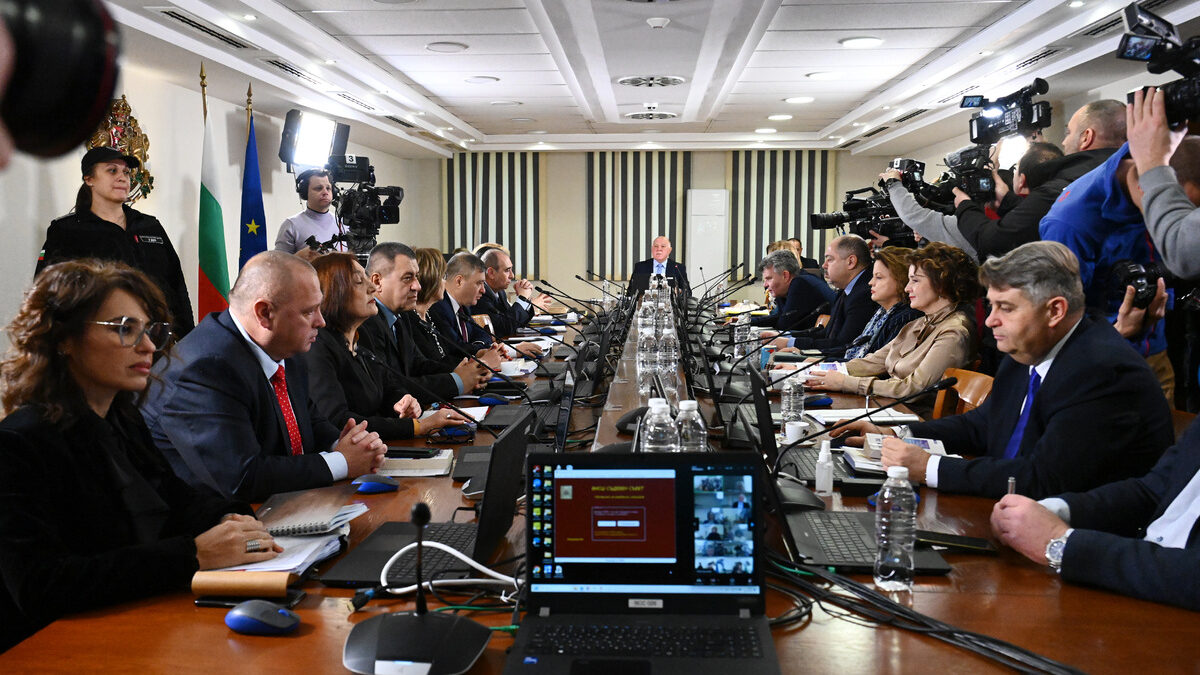 Нов проект за промени забранява на Съдебния съвет и Инспектората да вземат кадрови решения