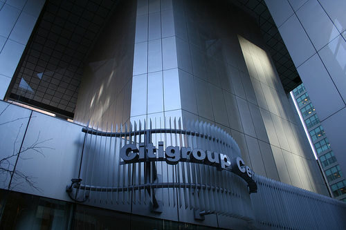 Инвеститорите очакват със страх отчетите на Citigroup и Merrill Lynch