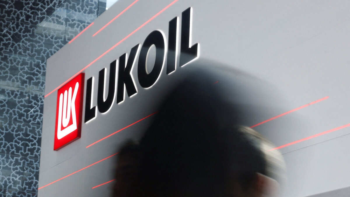 Парламентът форсира контрол над 