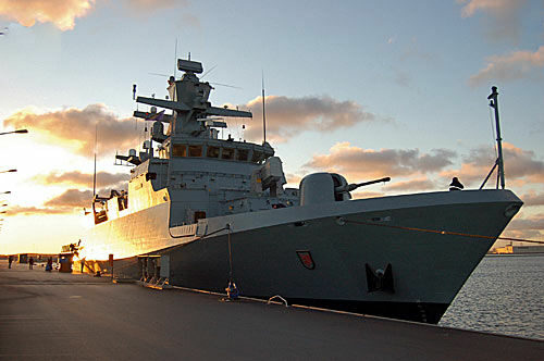 И суперскъпи военни кораби на опашката за излишъка