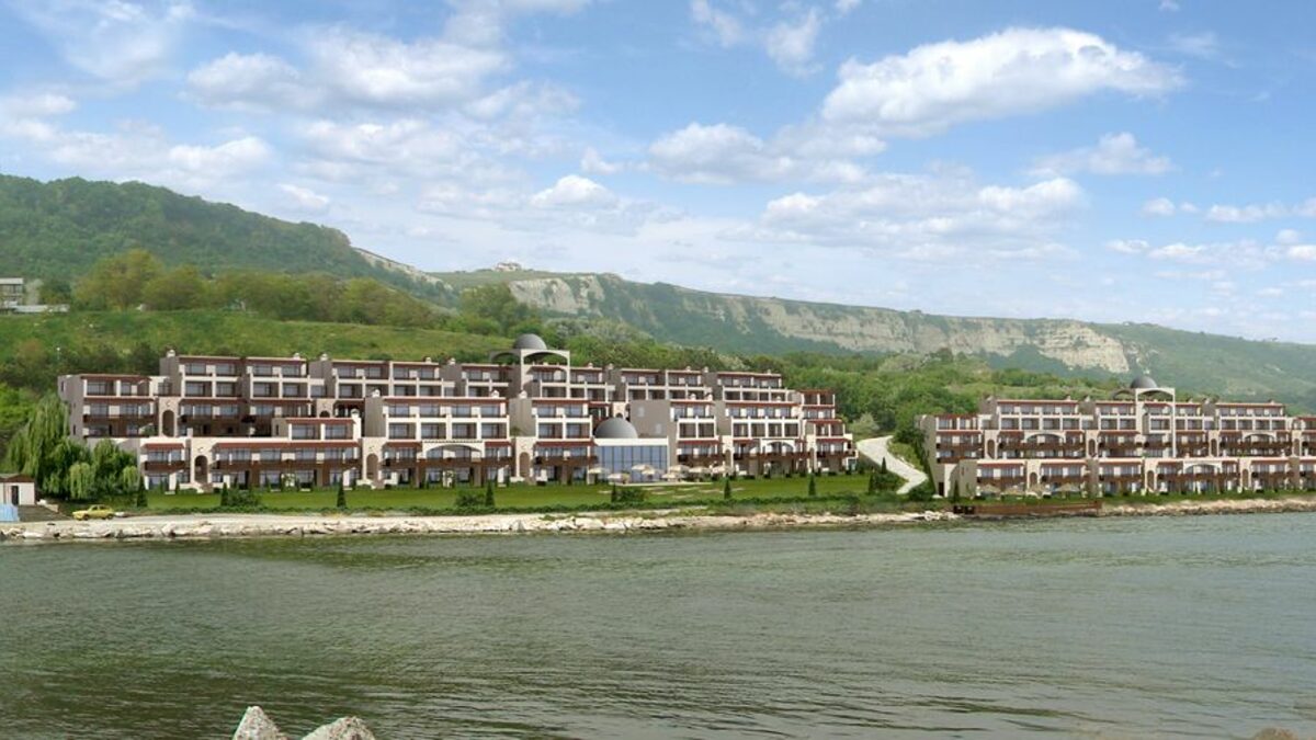 Комплексът &quot;Бяла лагуна&quot; на &quot;Албена&quot; АД ще е стилен и луксозен, предназначен за хора, които предпочитат уединение сред природата