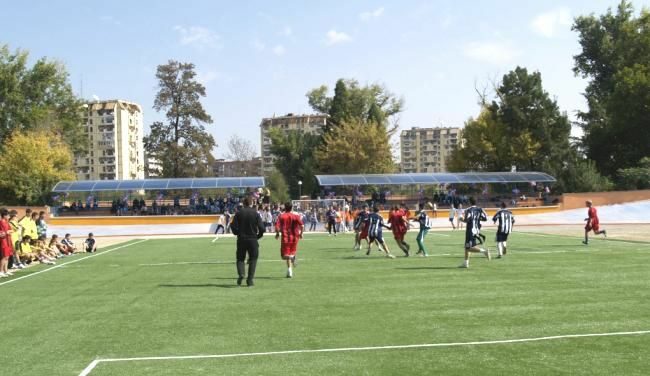 След откриването на колодрума се проведоха първите спортни срещи на новите площадки След откриването на колодрума се проведоха първите спортни срещи на новите площадки