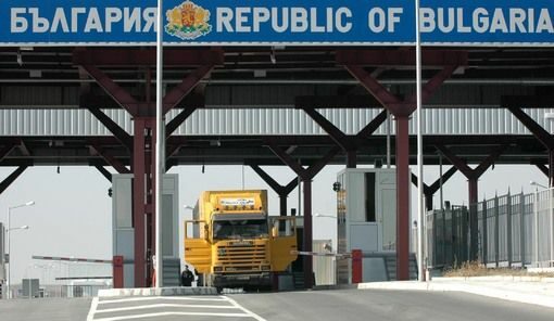 Контрабандни парфюми за 3 млн. лв. задържаха митничарите в Лесово