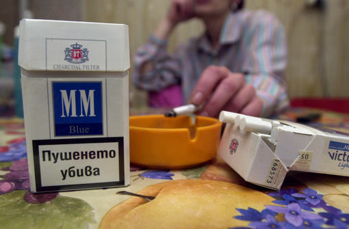 Стряскащите надписи на кутиите за цигари не намалиха процента на пушачите у нас<br />