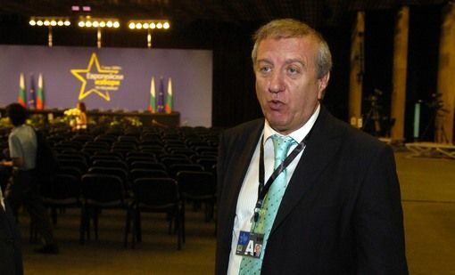 Застъпници се заканват да съдят Александър Томов за неизплатени пари