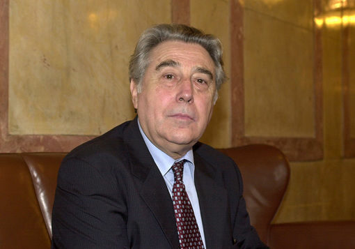 Проф. Александър Джеров, който бе председател на Законодателната комисия и на Конституционната комисия във Великото народно събрание, смята, че няма смисъл Росен Плевнелиев да прави служебно правителство за по-малко от месец.