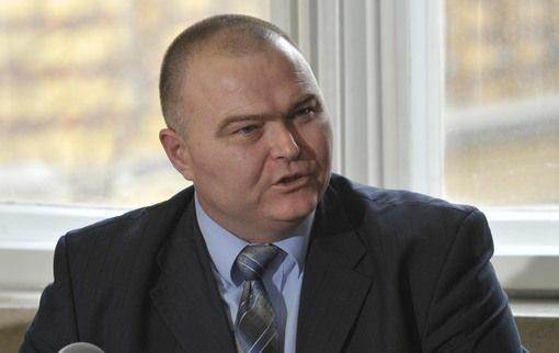 Освен Светлин Михайлов (на снимката) за мястото се кандидатират и двамата му заместници&nbsp; - Жаклин Комитова и Георги Колев, както и съдия Петя Крънчева.<br />