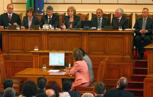 Парламентът ще гласува новия кабинет на извънредно заседание в понеделник