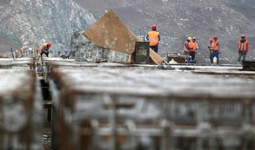 Турската компания &quot;Мапа-Дженгиз&quot; принудила 40 български работници да се трудят нерегламентирано в Деня на Съединението.<br />
