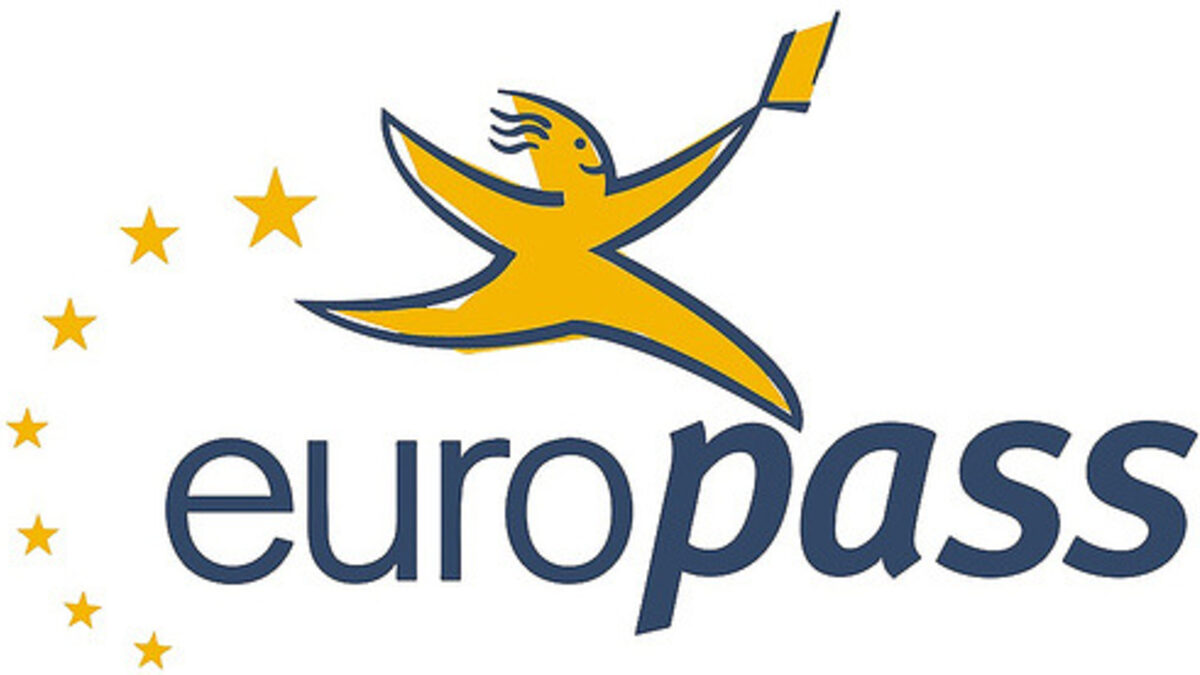 Europass е една от инициативите на Европейския център за развитие на професионалното обучение. <br />
<br />