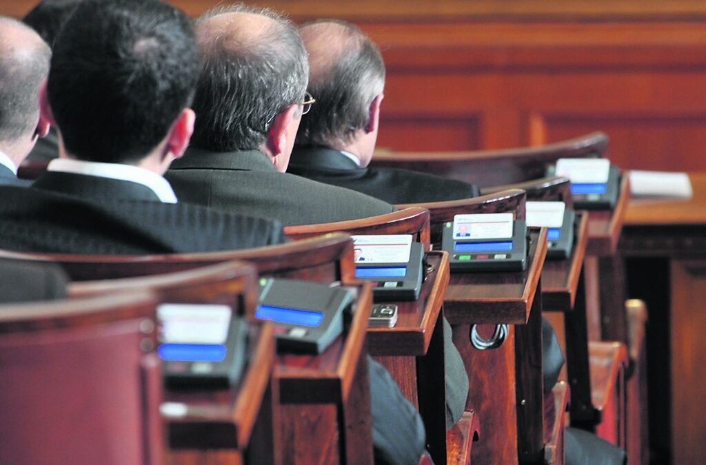 Парламентът одобри на първо четене единни критерии за професори и доценти