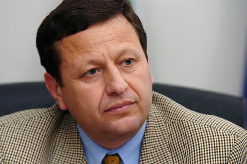 Председателят на КРС Веселин Божков отново ще ръководи петчленен състав на комисията.