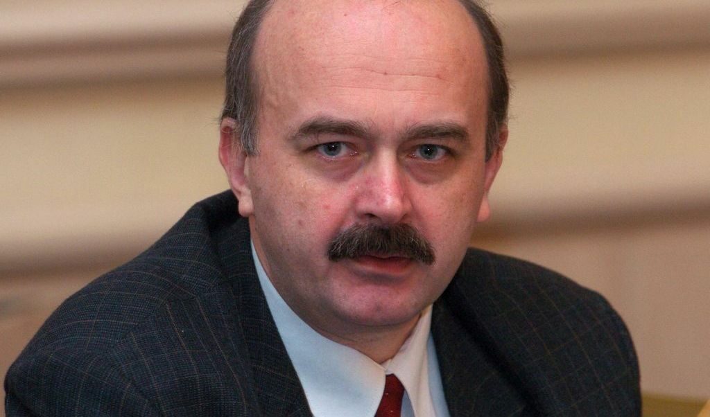 Николай Минков, енергиен консултант, управляващ партньор в "Юкономикс": Стигнахме до абсурда да продаваме по-евтин ток на конкурентите на българския бизнес Николай Минков, енергиен консултант, управляващ партньор в "Юкономикс": Стигнахме до абсурда да продаваме по-евтин ток на конкурентите на българския бизнес