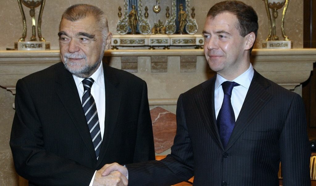 Хърватският държавен глава Стипе Месич (вляво) и руският му колега Дмитрий Медведев в президентската резиденция &quot;Горки&quot; край руската столица<br />