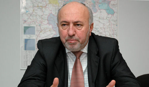 Олимпи Кътев е в НДСВ от създаването на партията, депутат е от 40-то Народно събрание и областен управител на Софийска област (2001-2005)