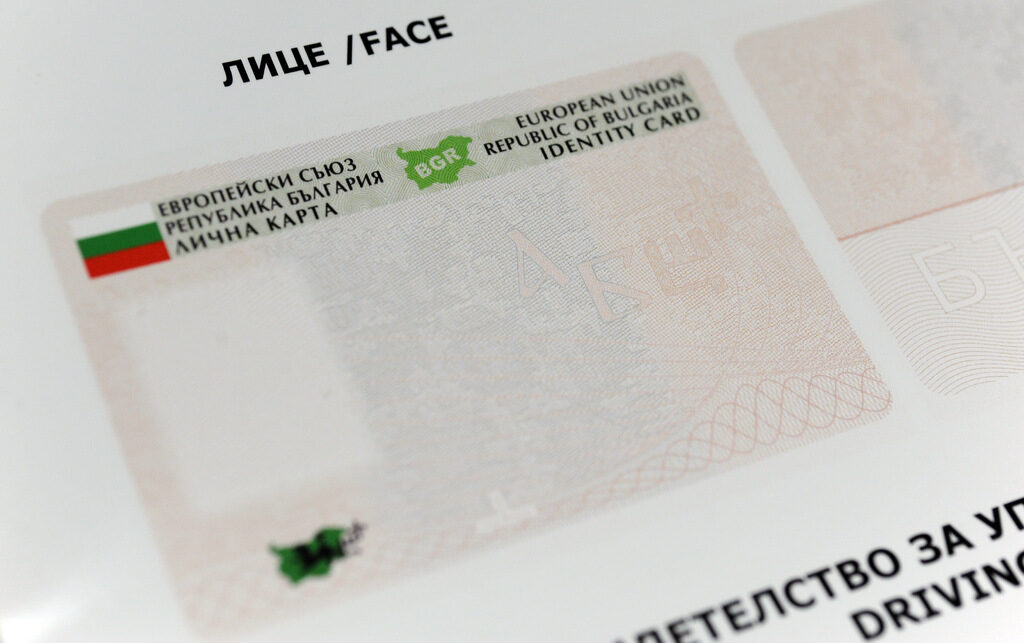 Издаването на лични документи с обикновена услуга се прекратява от 15 март