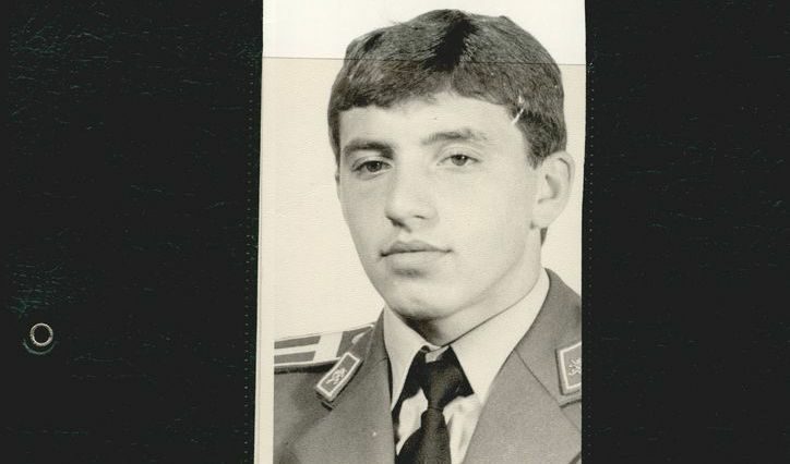 Снимка на Алексей Петров от кадровото му досие. Снимка на Алексей Петров от кадровото му досие.