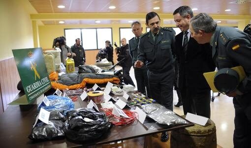 Испанската полиция показва оръжия и 83 кг. експлозиви, конфискувани в Сан Себастиан при операция от миналата седмица.<br /> Испанската полиция показва оръжия и 83 кг. експлозиви, конфискувани в Сан Себастиан при операция от миналата седмица.<br />