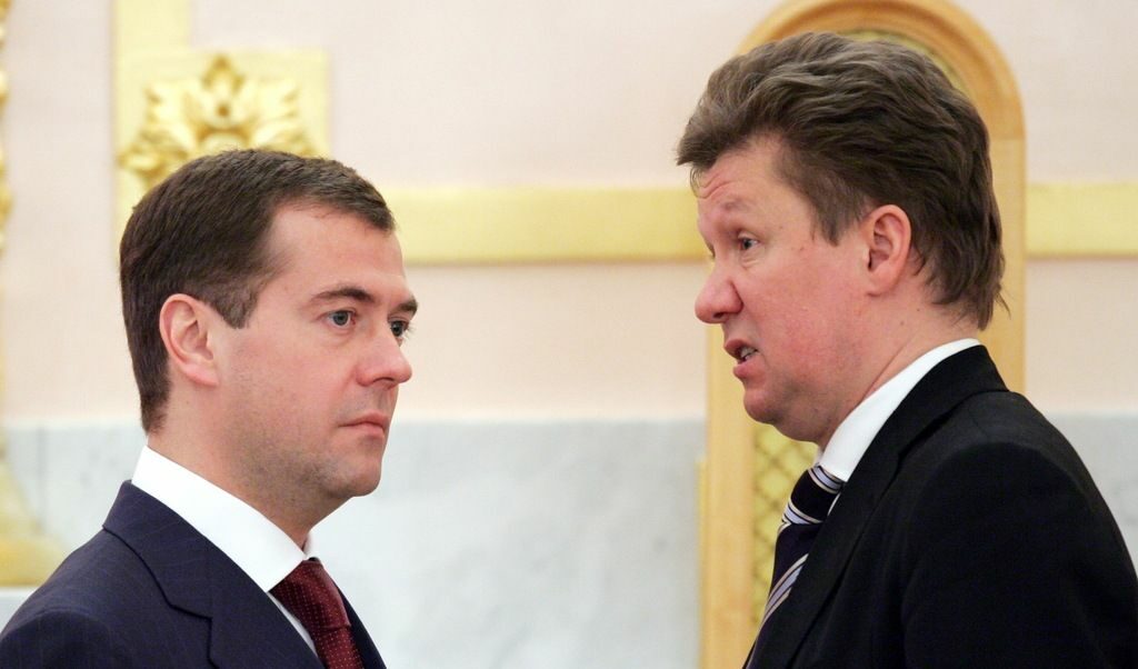 Руският президент Дмитрий Медведев (вляво) и шефът на&nbsp;&quot;Газпром&quot; Алексей Милер<br />