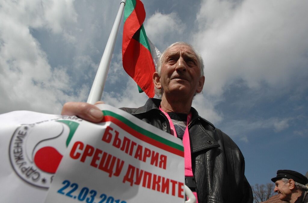 В София вече имаше два протеста срещу дупките по улиците, на които обаче не се събраха много хора. В София вече имаше два протеста срещу дупките по улиците, на които обаче не се събраха много хора.