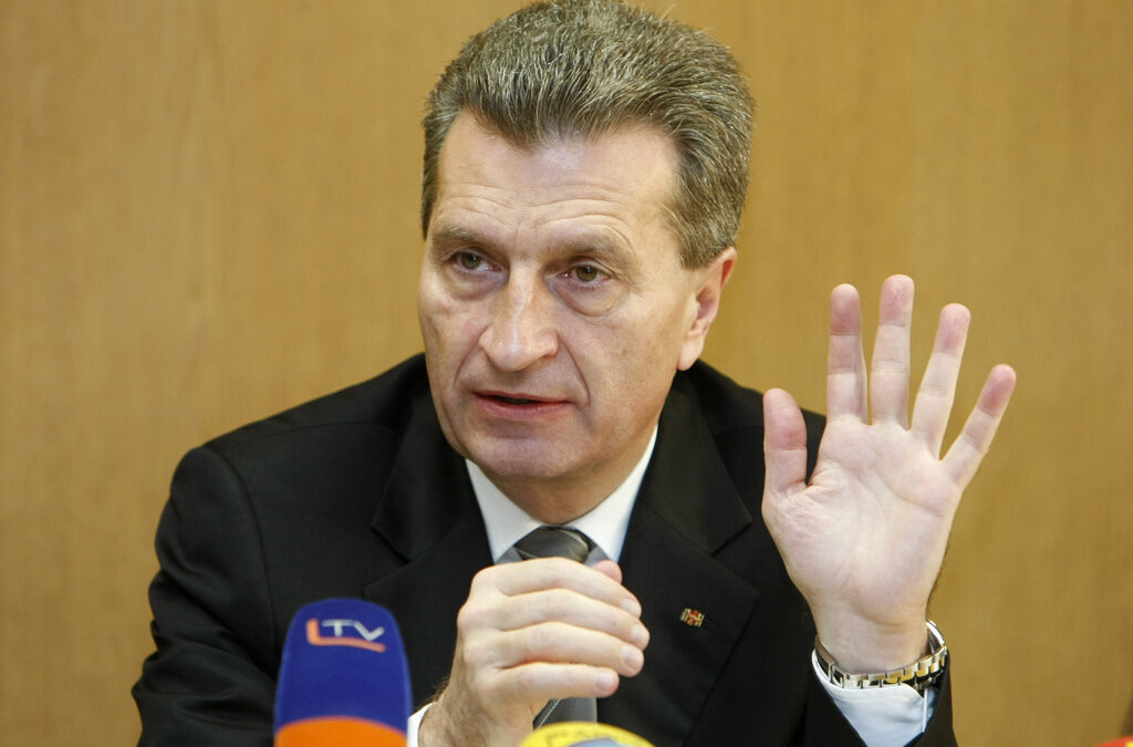 Eврокомисарят по енергетиката Гюнтер Йотингер е оптимист, че през тази година ще се вземе окончателното решение за строежа на европейския газопровод.<br /> Eврокомисарят по енергетиката Гюнтер Йотингер е оптимист, че през тази година ще се вземе окончателното решение за строежа на европейския газопровод.<br />