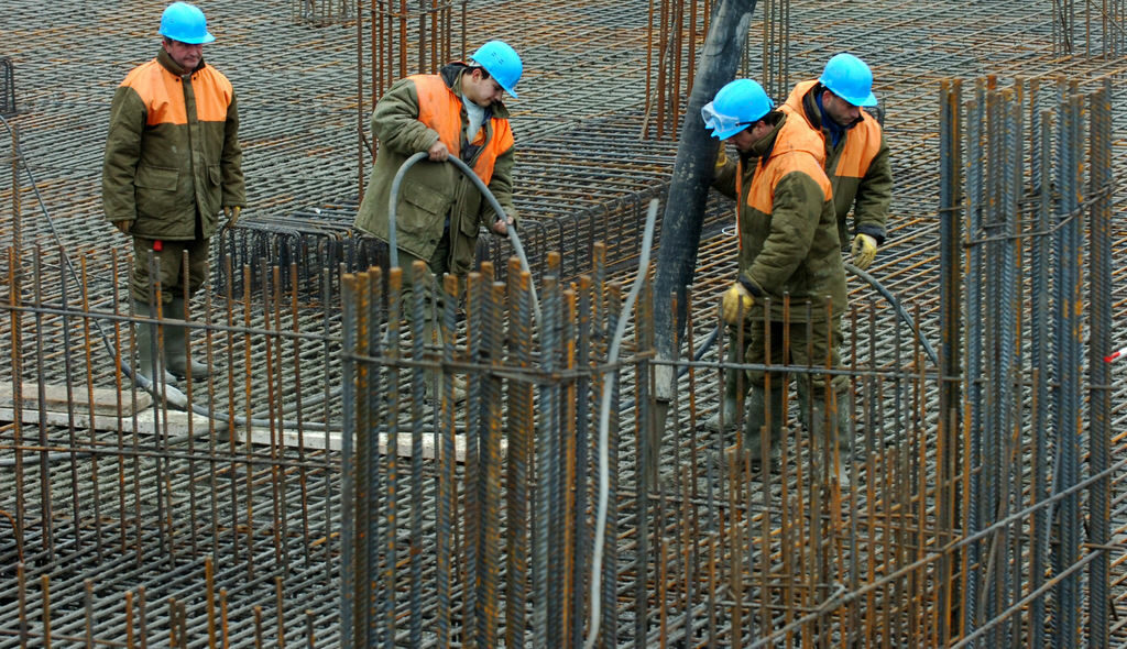 ЕК препоръча отпадане на ограниченията за български и румънски работници