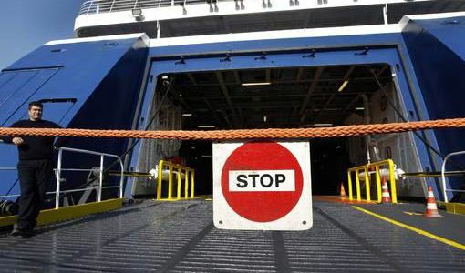 Много от блокираните в Гърция българи ще бъдат превозени днес, увери външното министерство