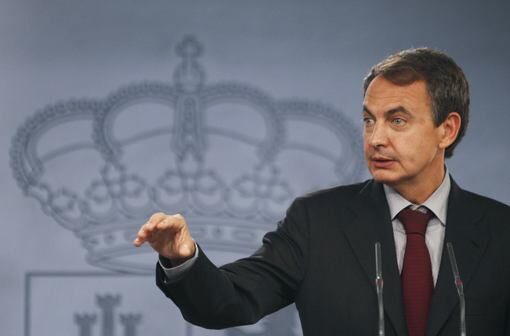 Според близки до работата на кабинета източници смяната на министри, на която се предполага, че е решен Сапатеро, е немислима в настоящата политическа и икономическа обстановка в Испания.