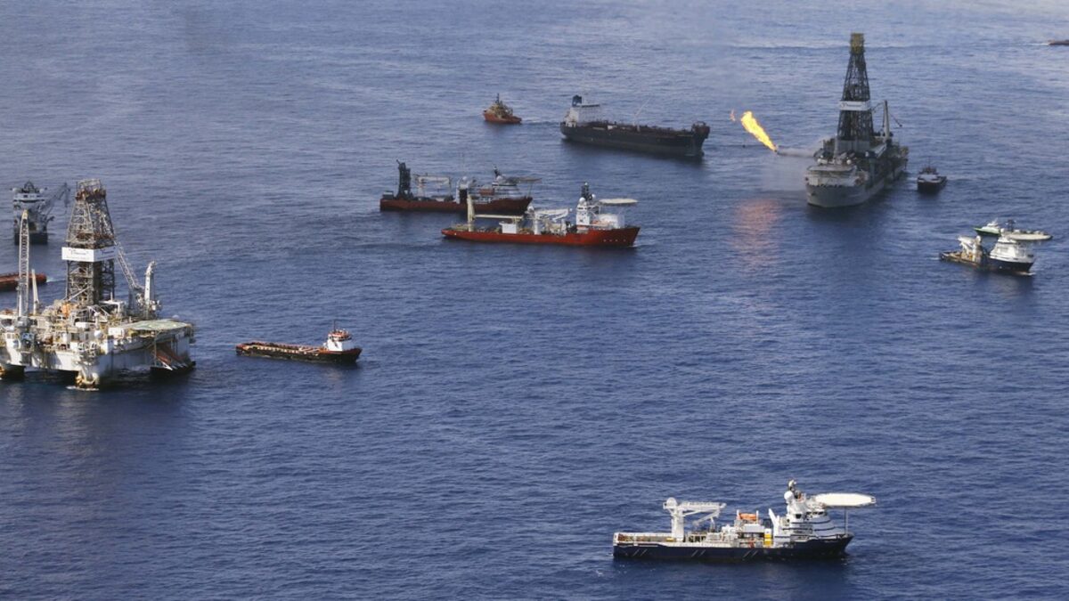 BP  подновява почистването на разлива в Мексиканския залив