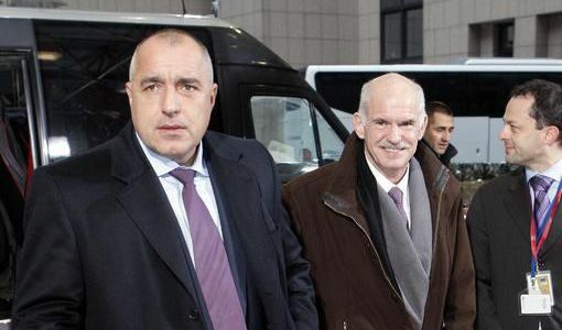 Премиерите на България и Гърция - Бойко Борисов и Георгиос Папандреу (в средата) по време на посещението си в Европейската комисия през февруари