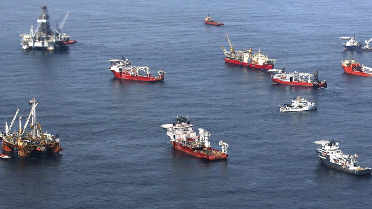 BP готви нова операция за запечатване на петролния кладенец