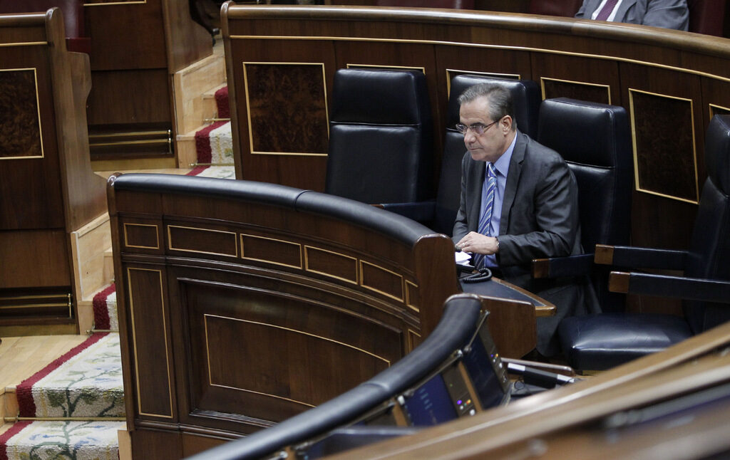Корбачо в парламента в Мадрид пред гласуването на пакета реформи на трудовия пазар на 22 юни т.г.