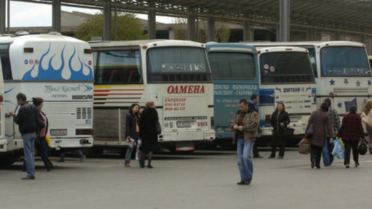 Депутати приеха "с отвращение" промените в закона за автомобилните превози