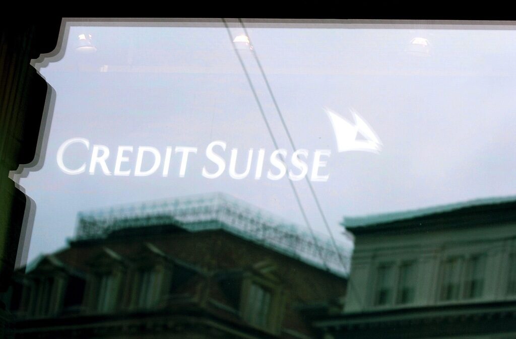 Credit Suisse отчита спад на печалбата от 74% Credit Suisse отчита спад на печалбата от 74%