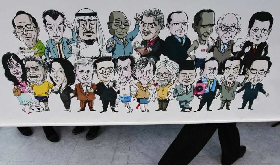 Карикатура на лидерите на G20 в реклама на предстоящата среща в Сеул.
 Китай остро разкритикува идеята на американската хазна  да лимитира излишъците и дефицитите по текущата сметка до 4%.