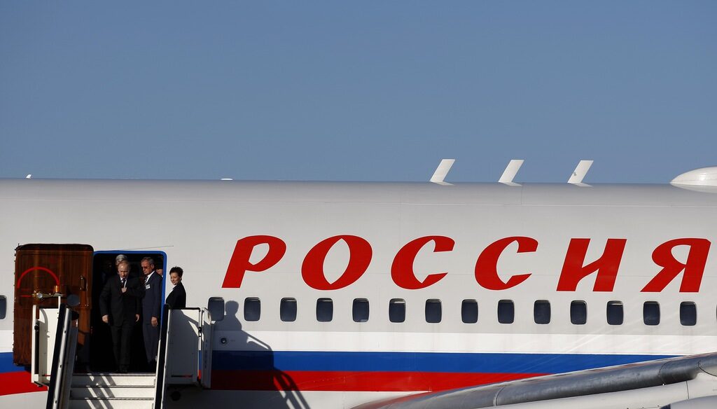 В събота руският премиер Владимир Путин пристигна в София, за да "присъства лично на капитулацията на България пред Газпром", написа руският в."Время новостей" в четвъртък.