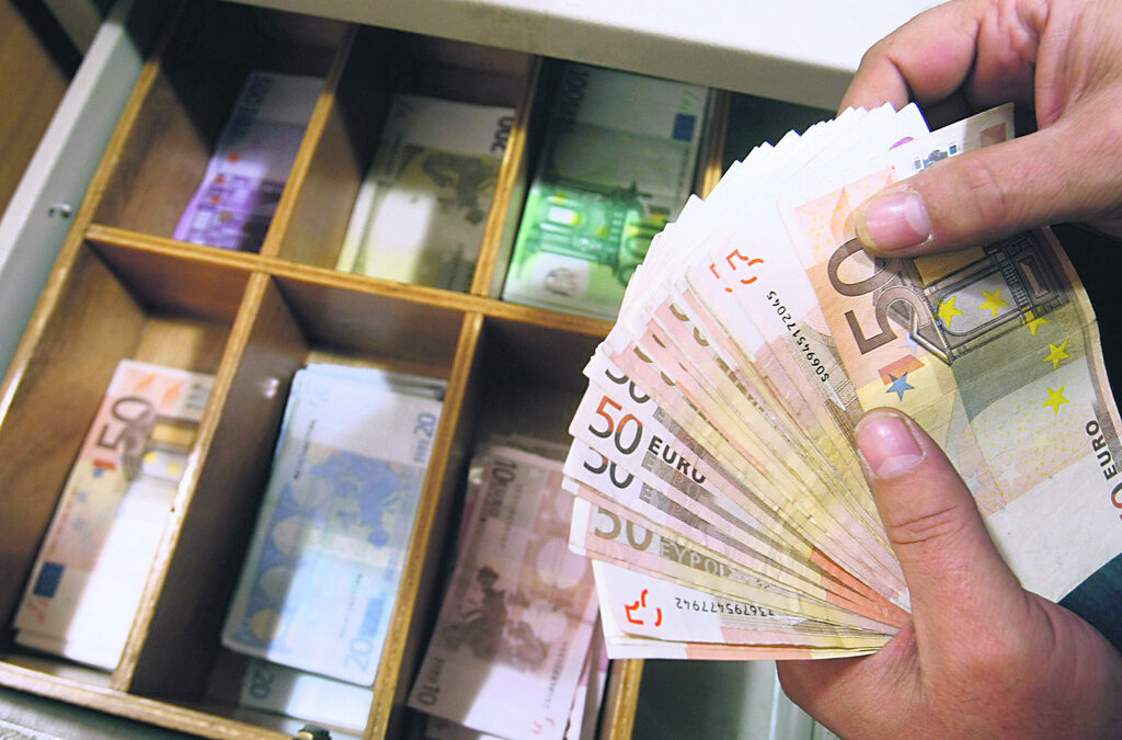 Разпродажбите са с цел да се заздравят капиталовите им бази