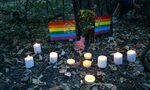 Снимка на деня: Свещи в памет на убития по хомофобски подбуди